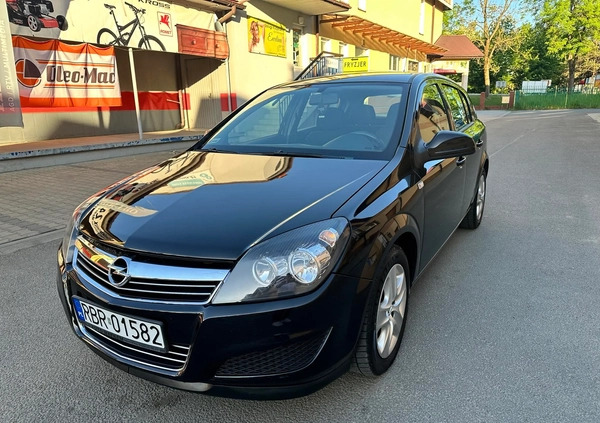 Opel Astra cena 16900 przebieg: 138000, rok produkcji 2010 z Brzozów małe 301